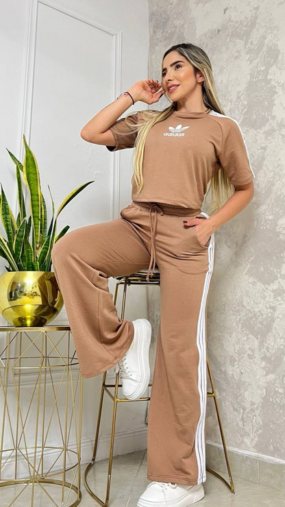 Conjunto de 2 piezas Bota campana ( Camiseta Deportiva Corta Adidas + pantalón)  Diseño Premium