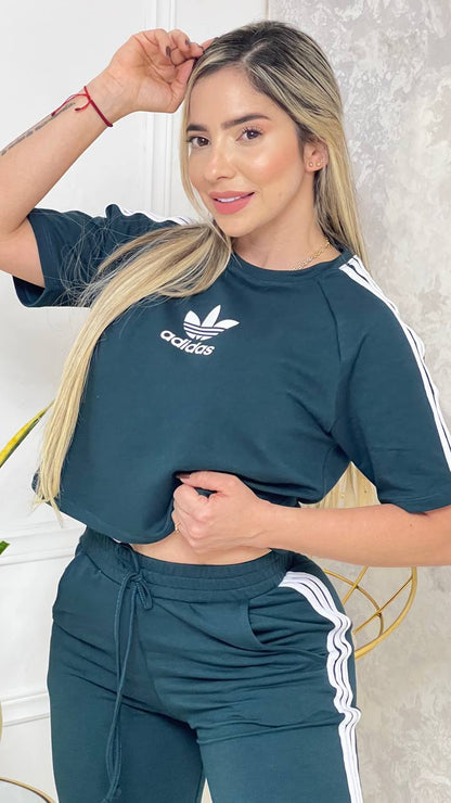 Conjunto de 2 piezas Bota campana ( Camiseta Deportiva Corta Adidas + pantalón)  Diseño Premium