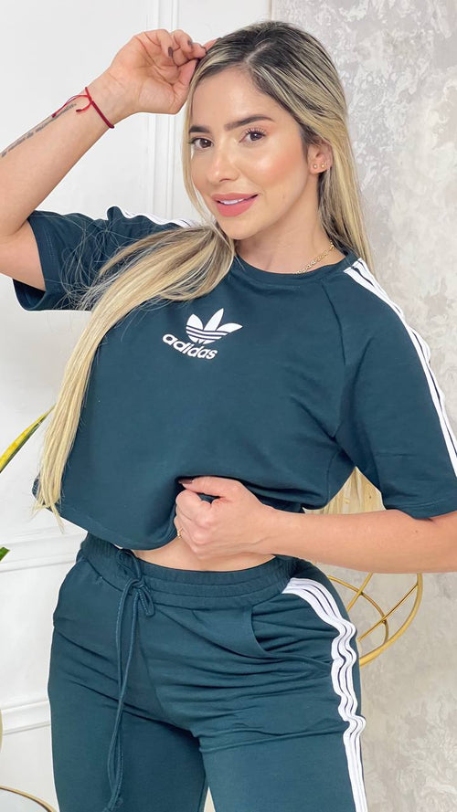 Conjunto de 2 piezas Bota campana ( Camiseta Deportiva Corta Adidas + pantalón)  Diseño Premium
